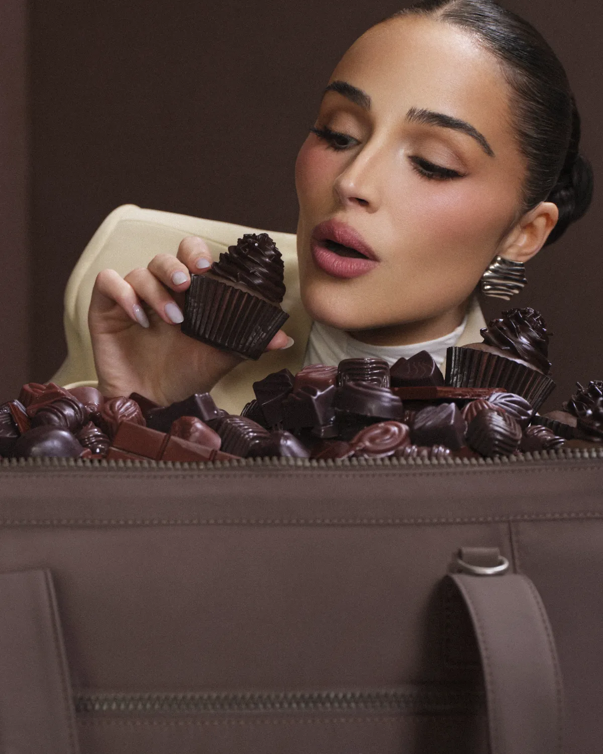 Samsonite says: Indulgence Perfected for Samsonite (via Studio HS)